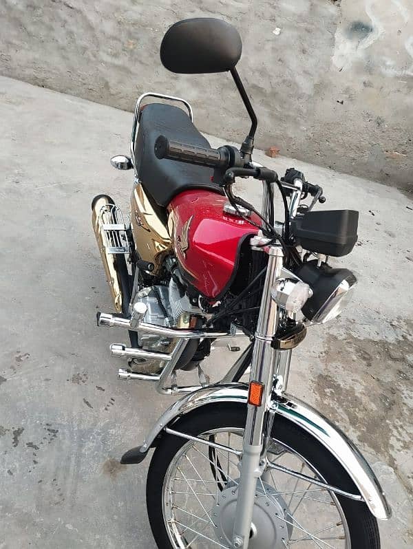 Honda 125 self start Gold edition special edition 3