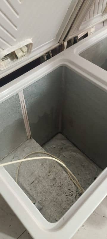 waves Deep freezer good condition 3