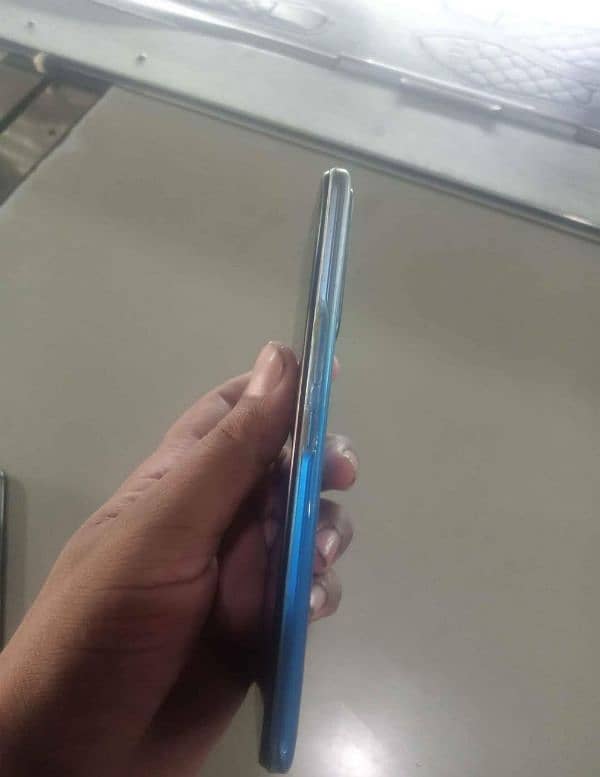 infinix hot 11 play   4. . 128  with box charger all ok 03076937147 4