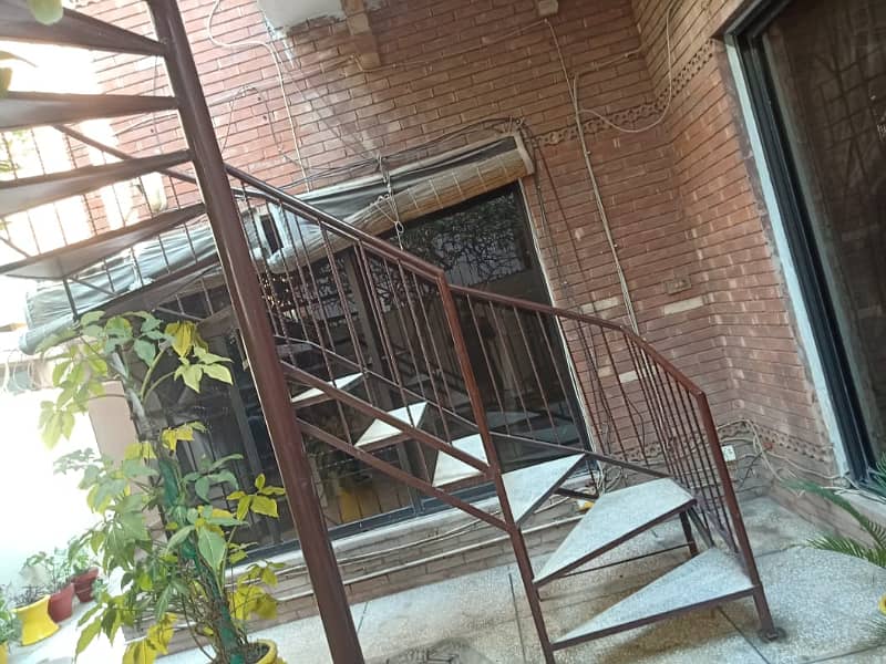 1 Kanal Beautiful Upper Portion House for Rent in Z Block Phase 3 DHA Lahore 3