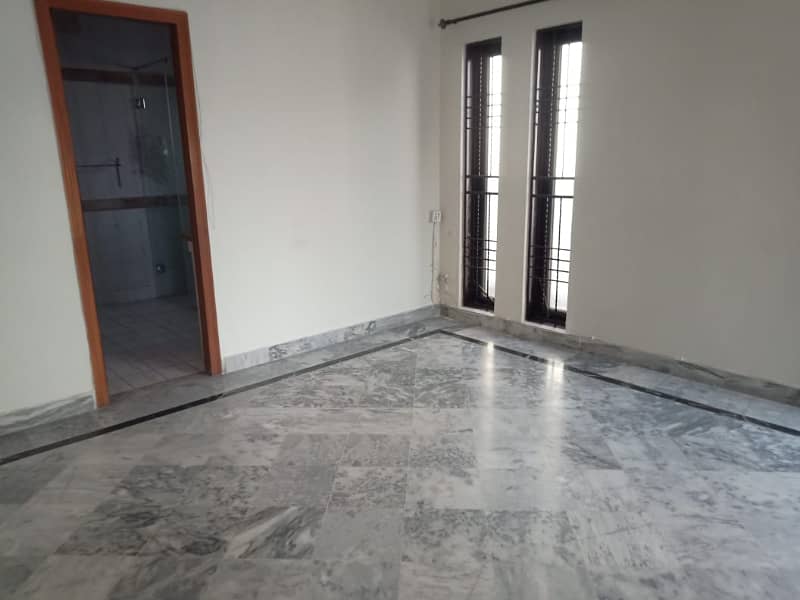 1 Kanal Beautiful Upper Portion House for Rent in Z Block Phase 3 DHA Lahore 6