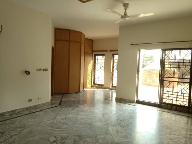 1 Kanal Beautiful Upper Portion House for Rent in Z Block Phase 3 DHA Lahore 7