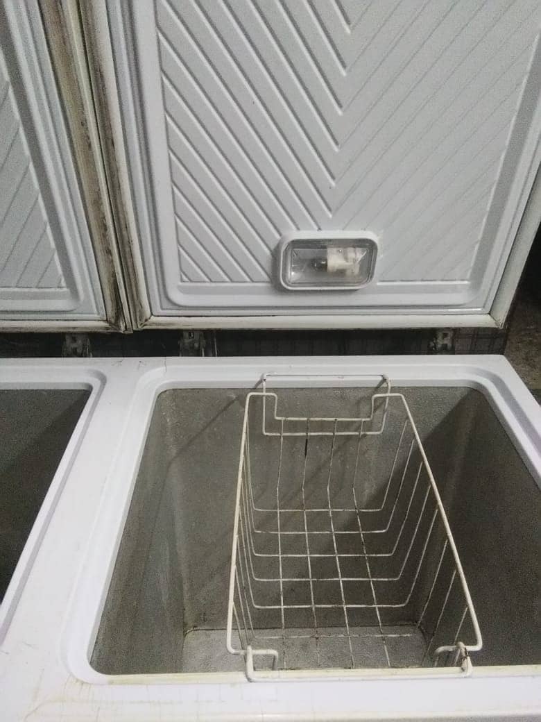 Waves jumbo deep freezer 9/10 condition 2