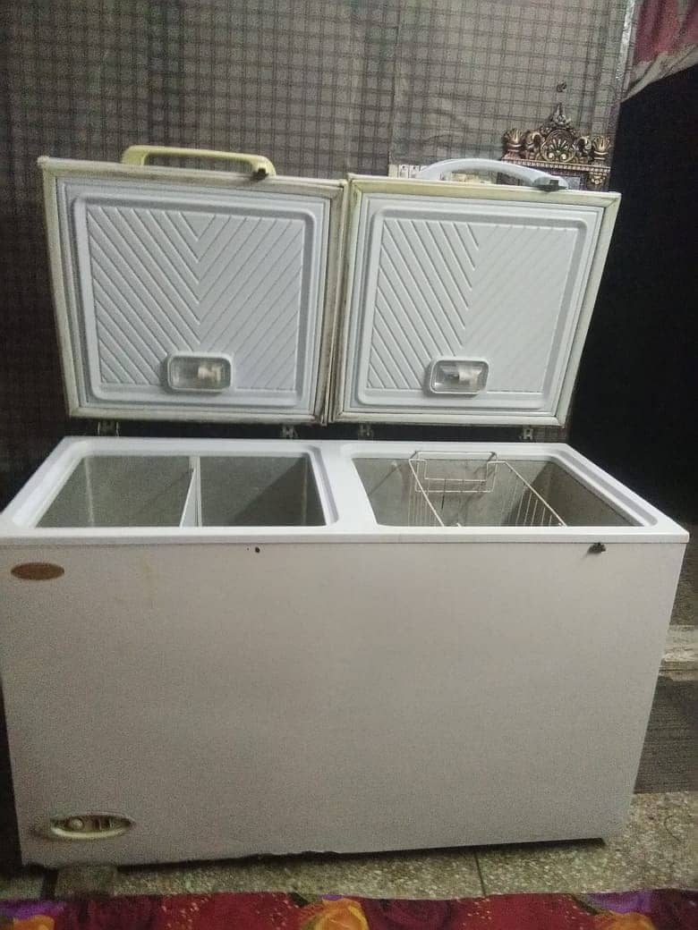 Waves jumbo deep freezer 9/10 condition 5