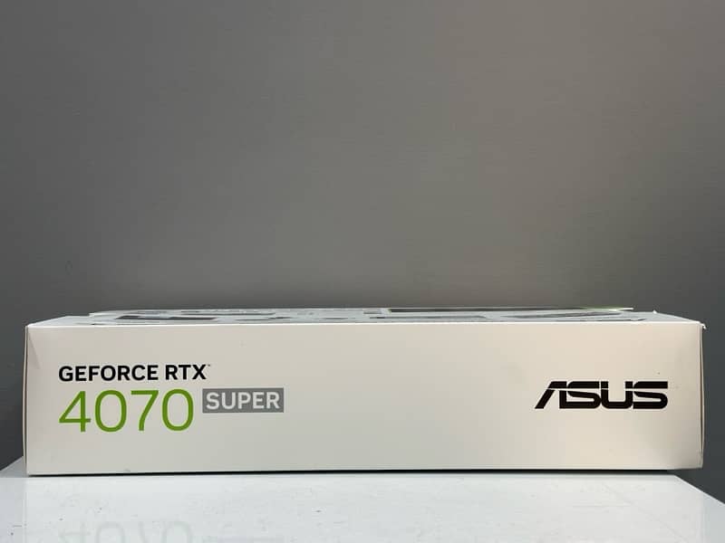 ASUS RTX 4070 SUPER White OC Edition 12GB GDDR6X 1