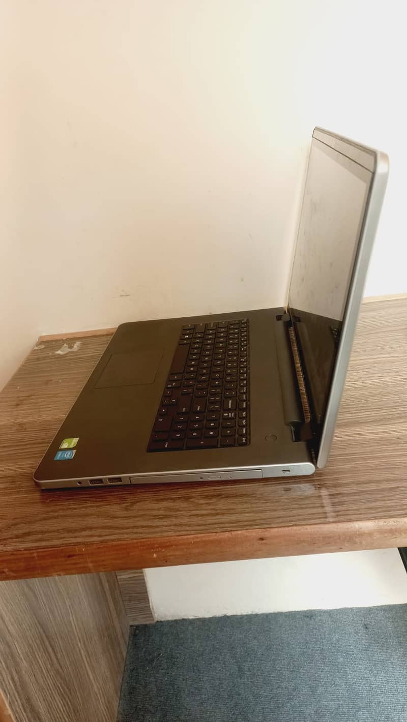 Dell Inspiron 5758 Core i7 5th Gen 17.3 (2.4 GHz Turbo Boost 3.0) 3