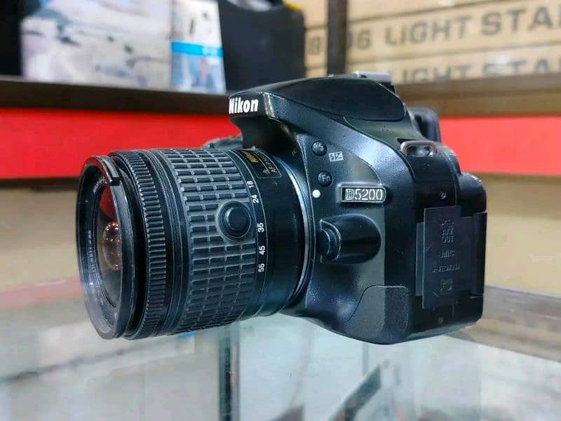 Nikon D5200 | 18-55mm VR Lens | In good condition 0