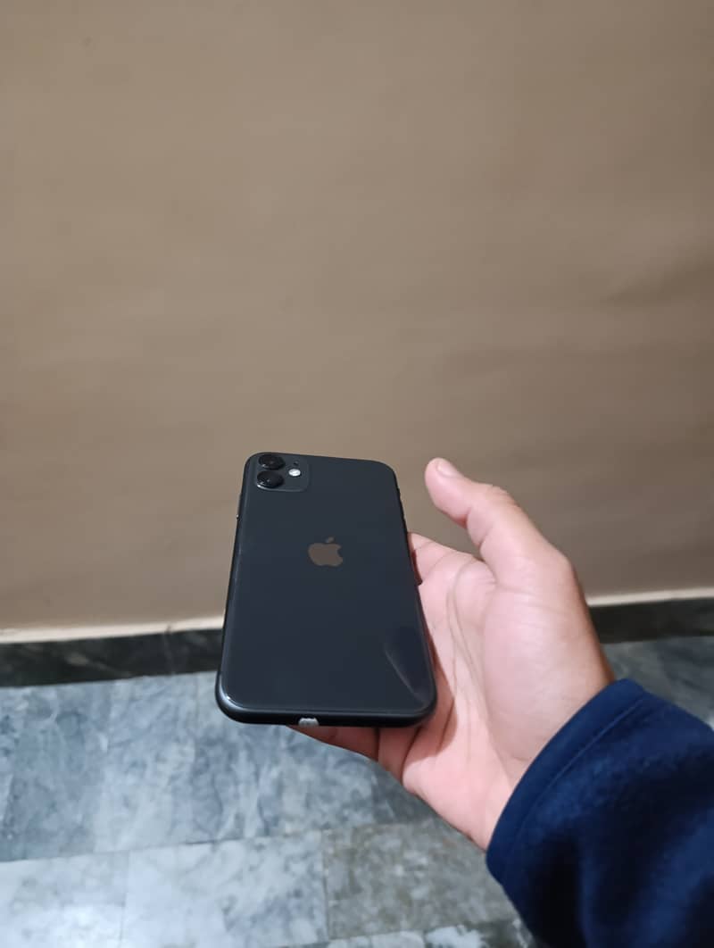 IPhone 11 64 GB JV Black Color 3