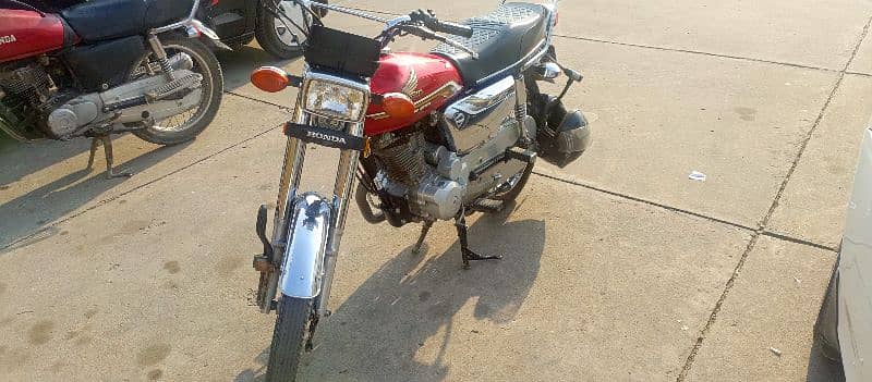 Honda 125 self start new bike one hand youse 0