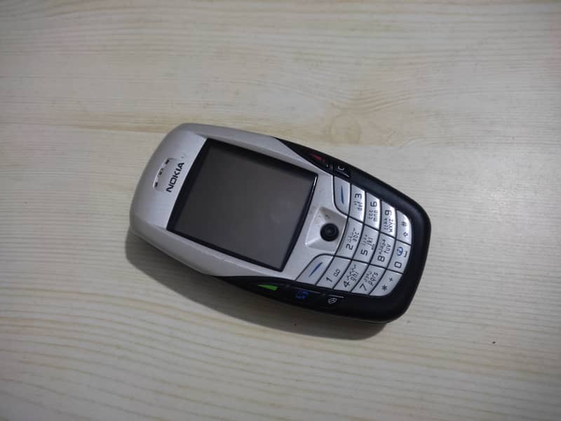 Nokia 6600 Genuine body Dead set without battery 0