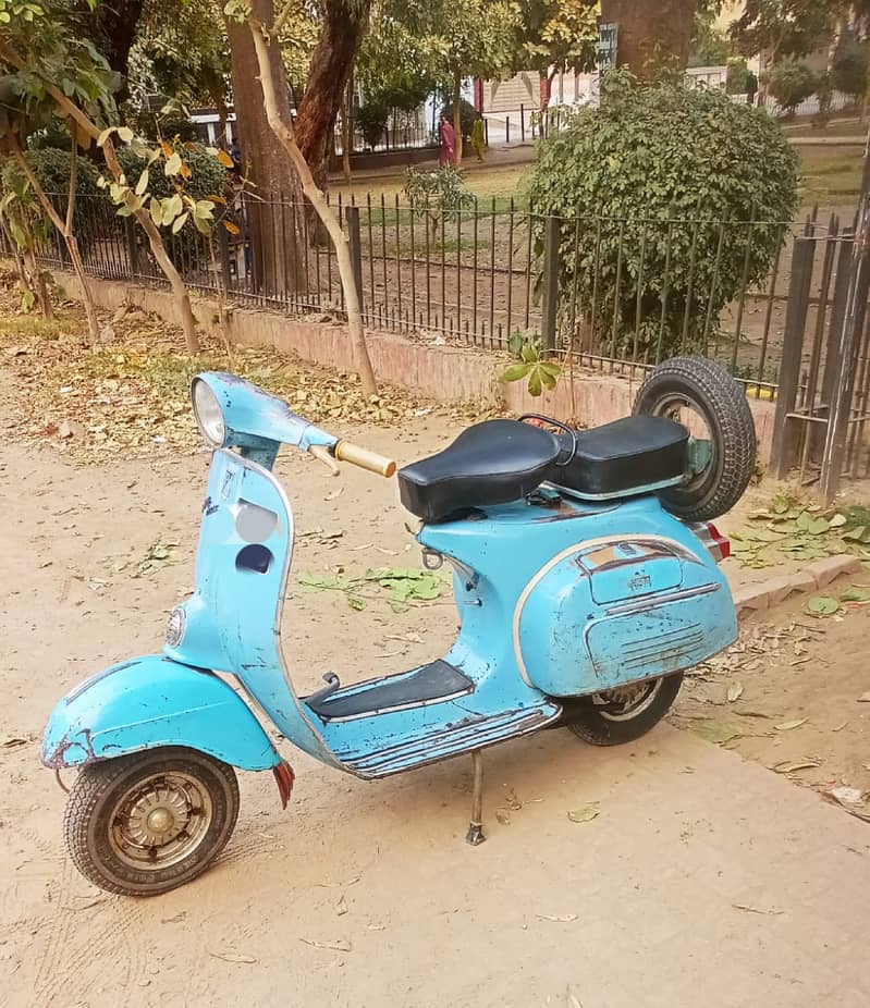 Vespa Scooter 1967 Model in Original Excellent Condition 2