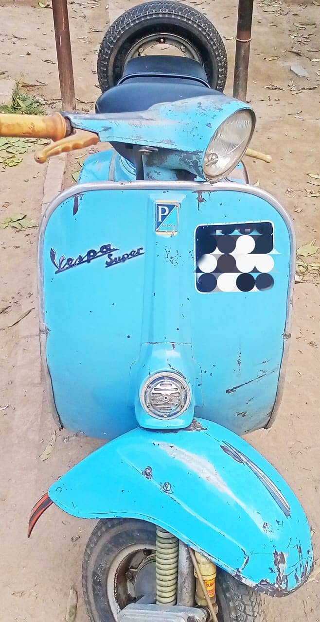 Vespa Scooter 1967 Model in Original Excellent Condition 7