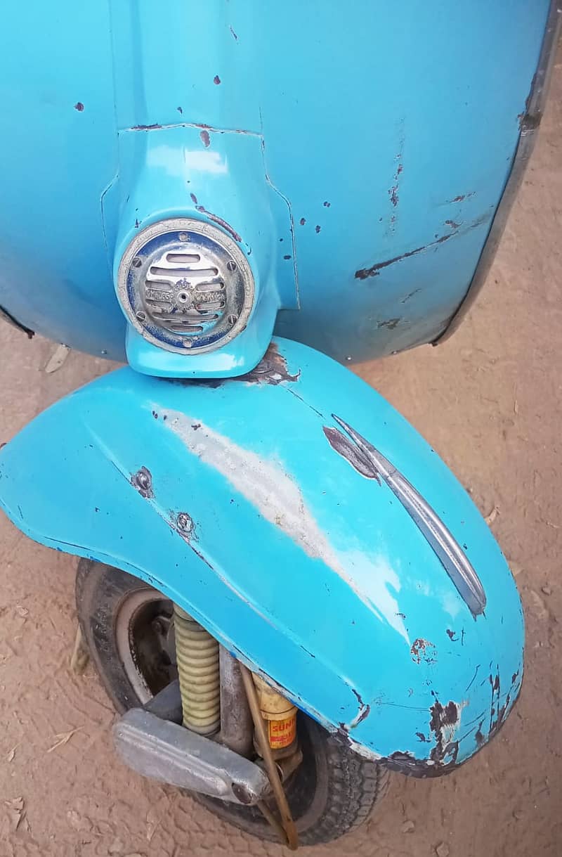 Vespa Scooter 1967 Model in Original Excellent Condition 10