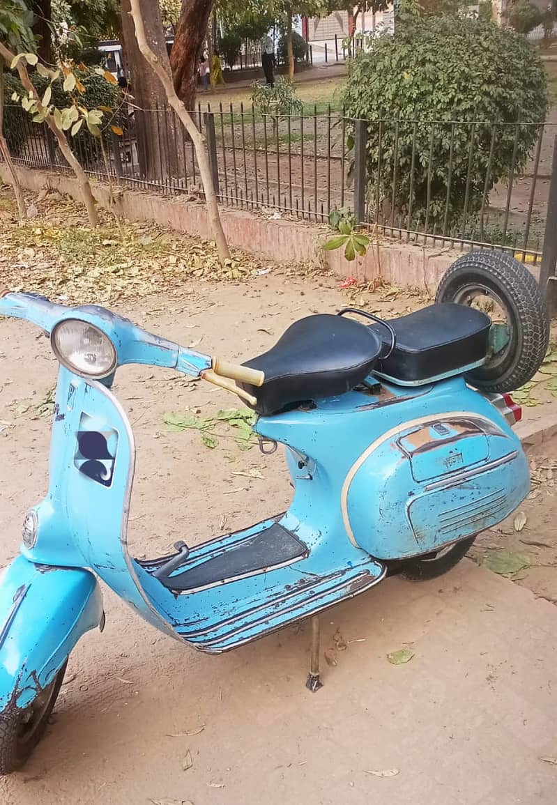 Vespa Scooter 1967 Model in Original Excellent Condition 14