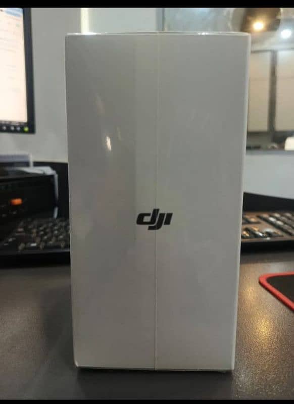 DJI Pocket 3 Creator combo Box Packed sealed 1