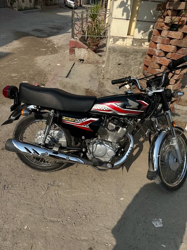 Honda CG 125 total genune . copy bani hui hai. 0