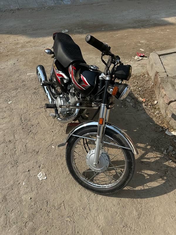 Honda CG 125 total genune . copy bani hui hai. 2