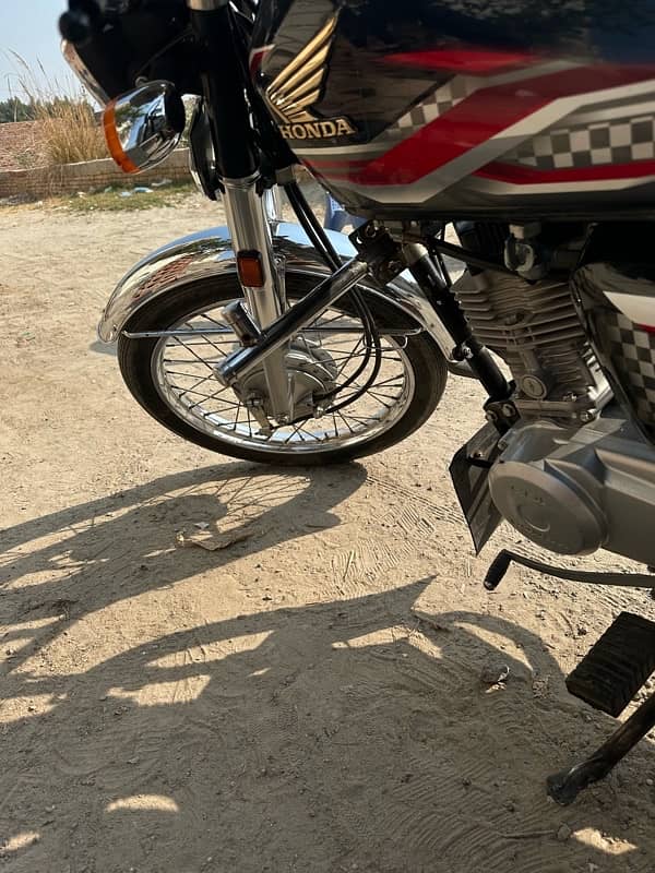 Honda CG 125 total genune . copy bani hui hai. 8