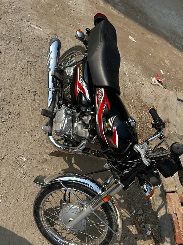 Honda CG 125 total genune . copy bani hui hai. 11