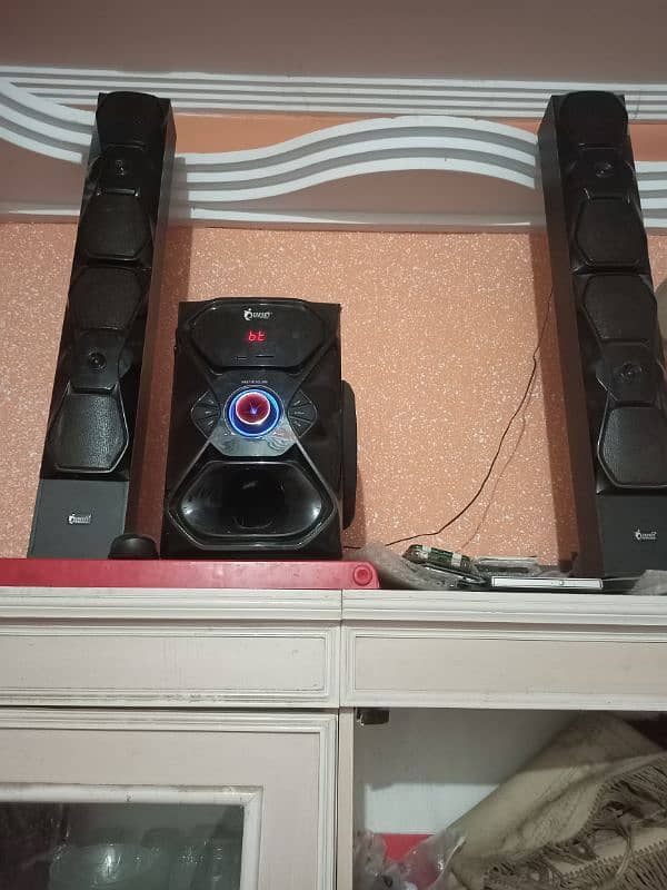 Speaker and Woofer 0