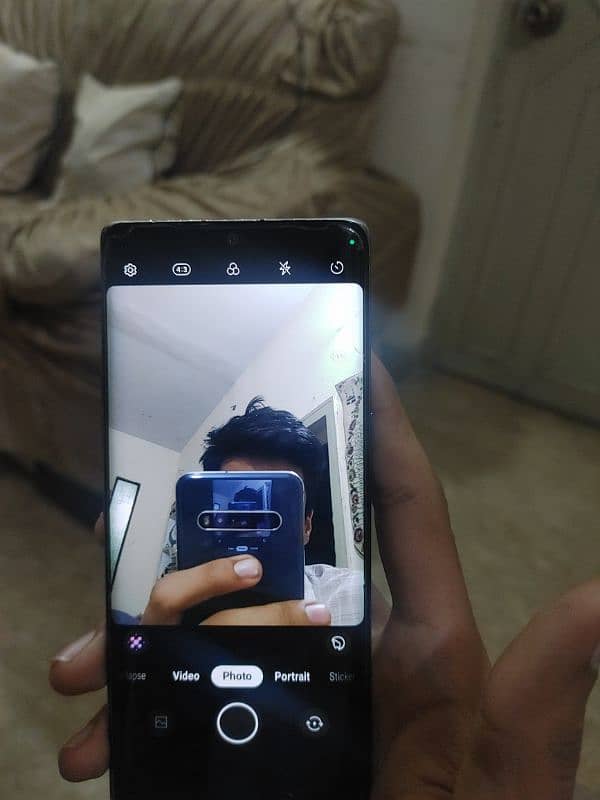 Lg velvet 5g 8/128 . snapdragon processor. finger in display 4