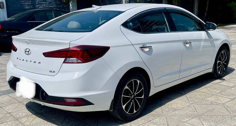 Hyundai Elantra 2022/2024 1