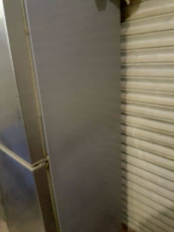 Pel Full Size fridge in good working condition 1