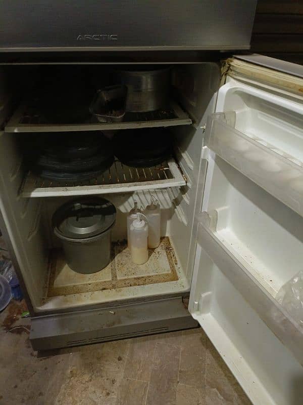 Pel Full Size fridge in good working condition 3