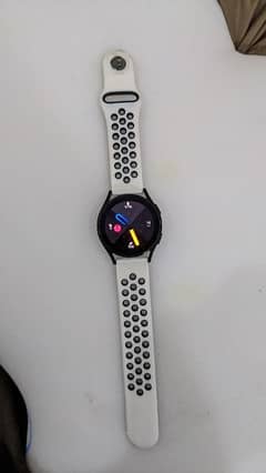 Samsung Galaxy watch 4 with original wireless charger