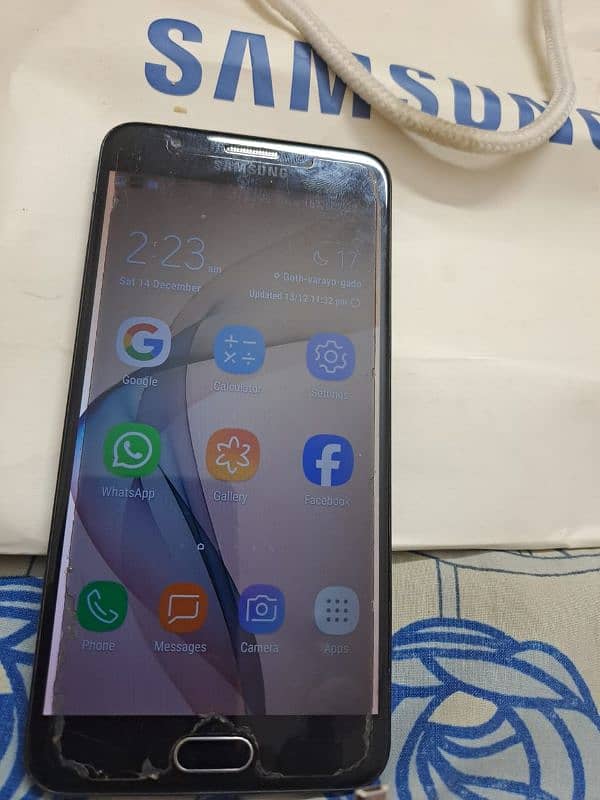 Samsung Galaxy J7 prime 4