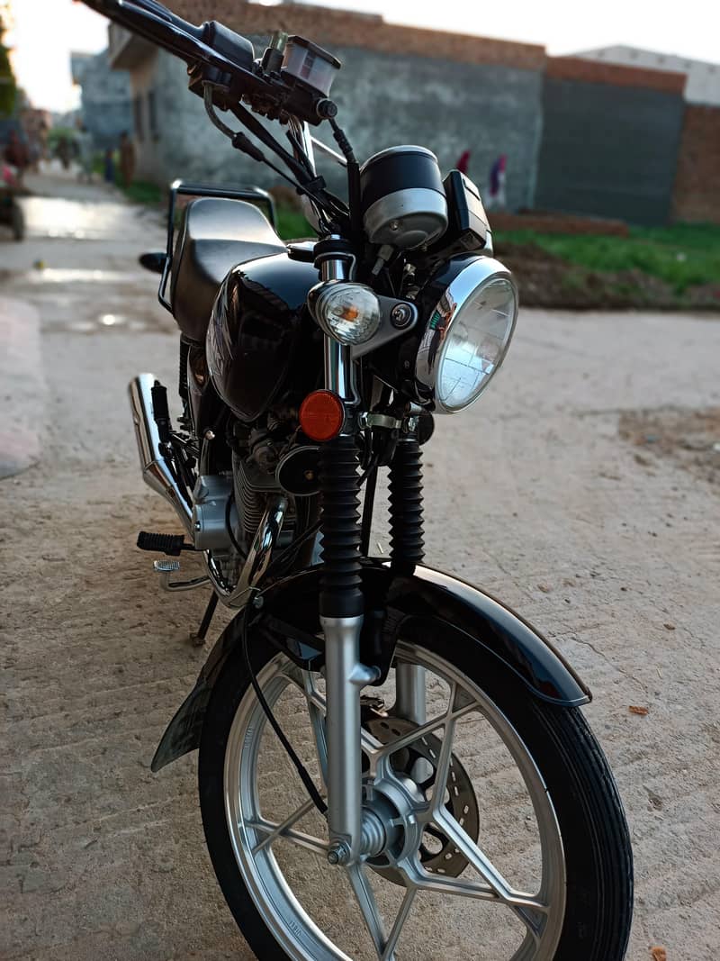 Suzuki GS 150 SE 2023 9