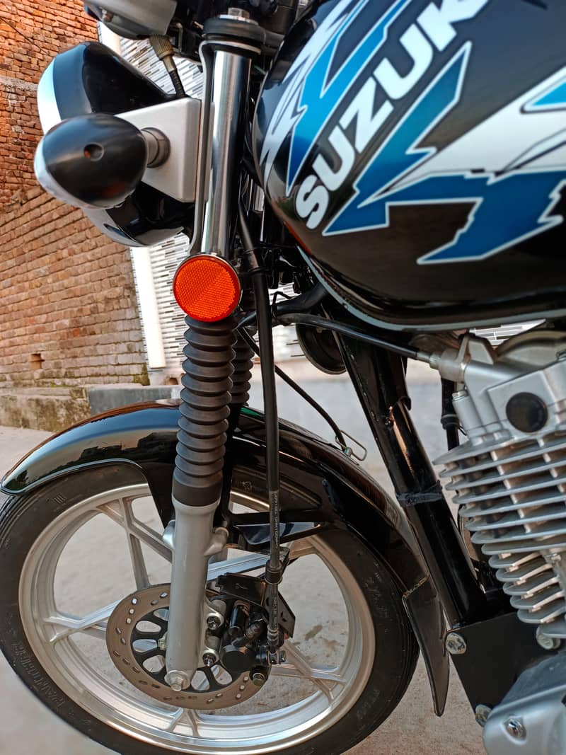 Suzuki GS 150 SE 2023 11