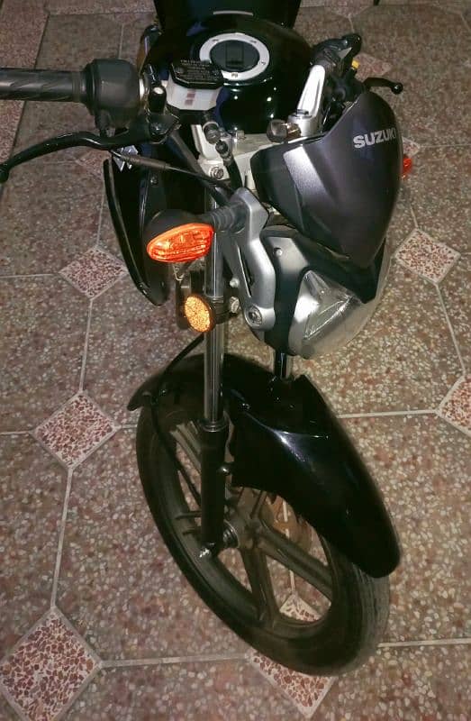 SUZUKI GSX-125 BLACK 3