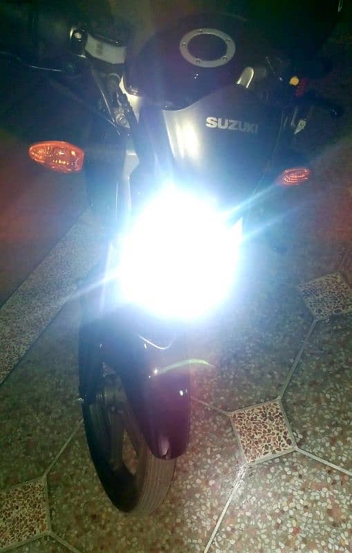 SUZUKI GSX-125 BLACK 7