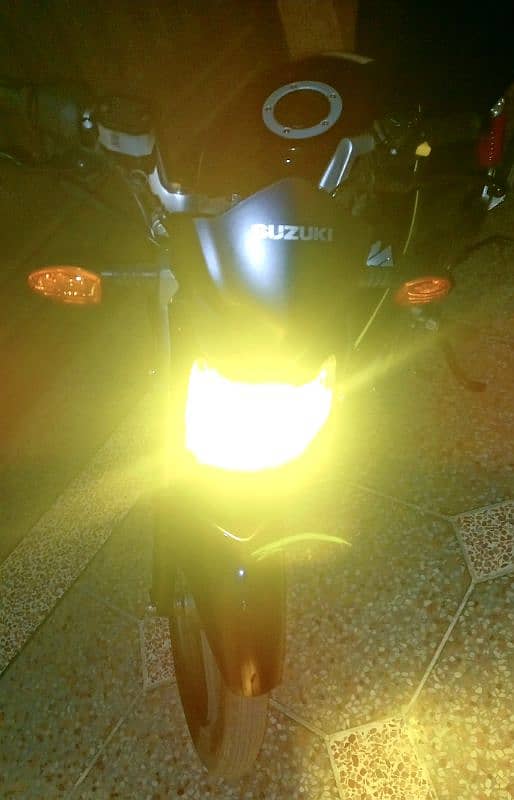 SUZUKI GSX-125 BLACK 9