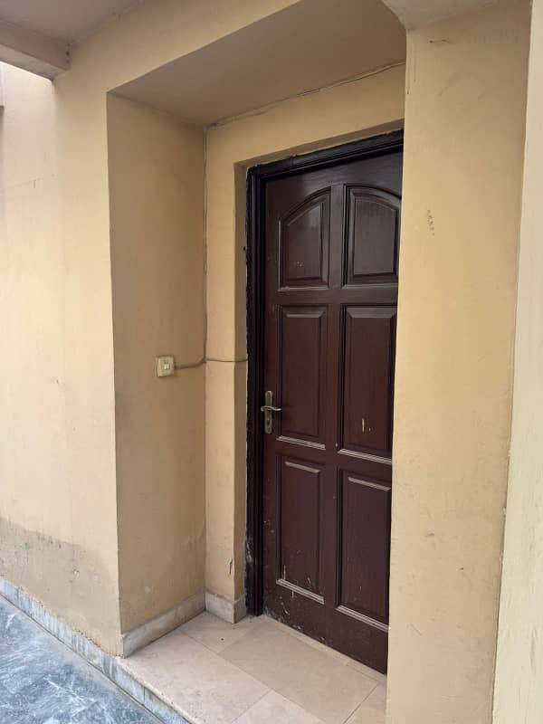 1 Kanal Upper Portion Like Brand New Separate Entrance House For Rent in GG Block Phase 4 DHA Lahore 3