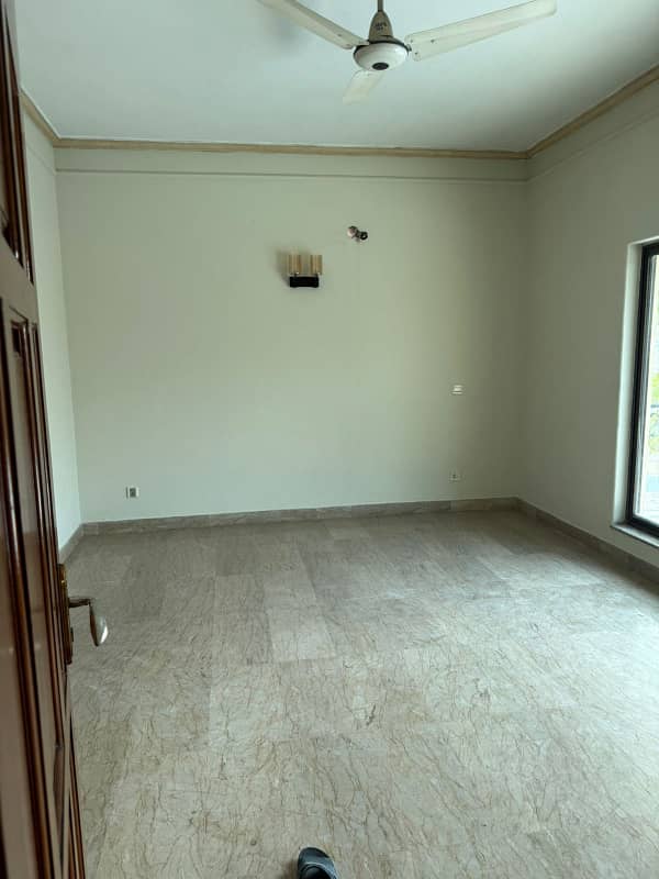 1 Kanal Upper Portion Like Brand New Separate Entrance House For Rent in GG Block Phase 4 DHA Lahore 5