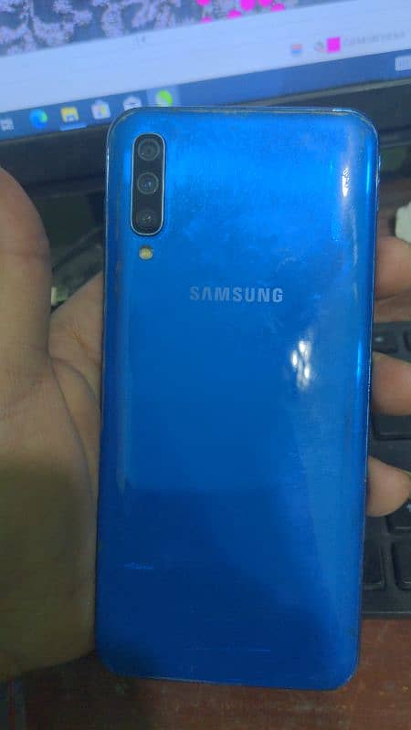 Samsung a50 4 128 1