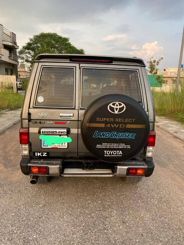 Toyota Land Cruiser 1991 3