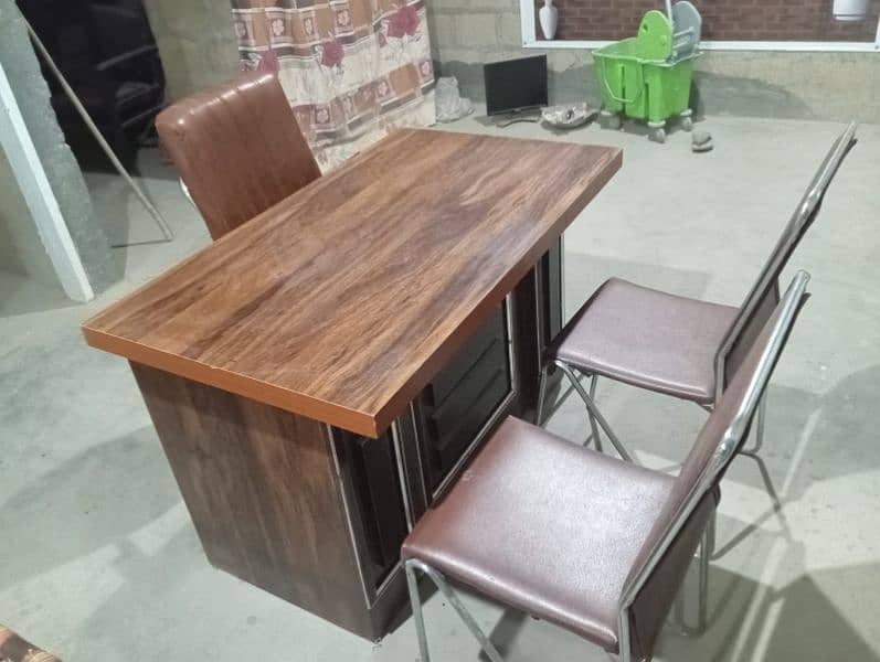 office table set with master chair and 2 side table 5