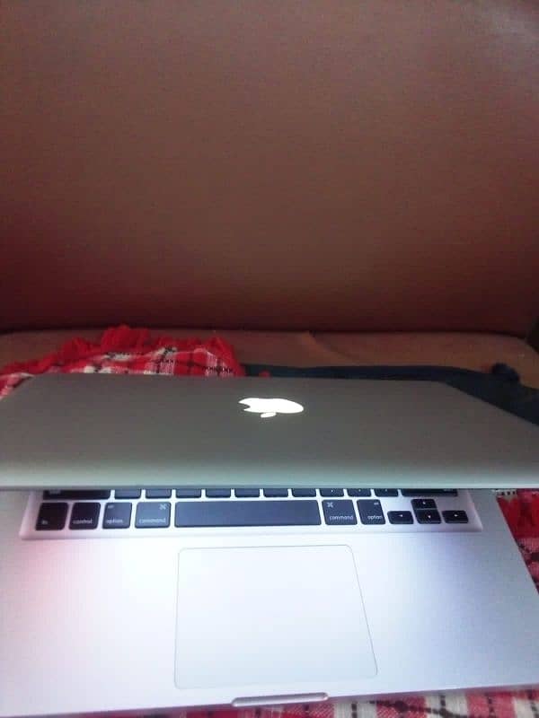 Apple Macbook pro 5