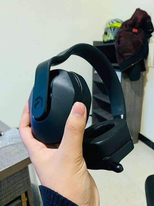 brand new headphones Logitech 0