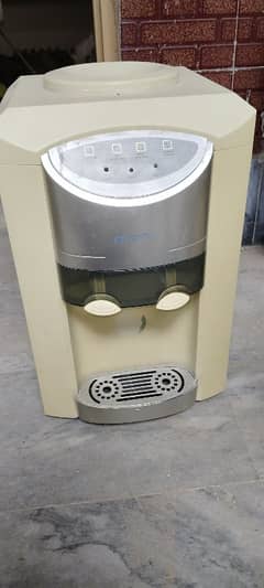 Geepas water dispenser in best condition