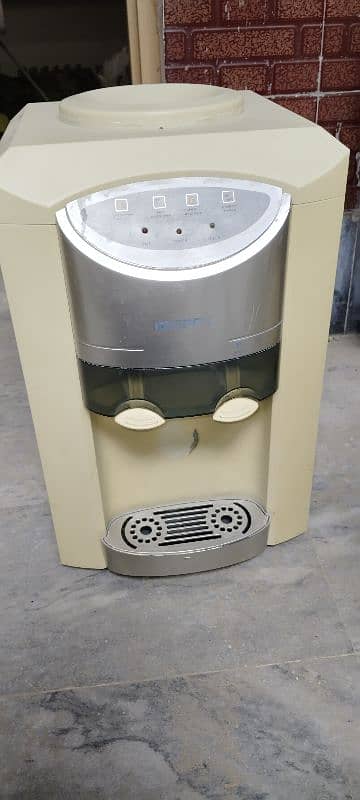 Geepas water dispenser in best condition 0