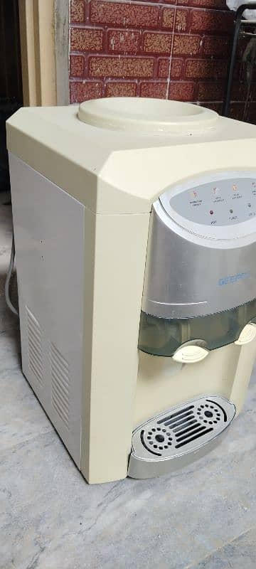 Geepas water dispenser in best condition 1