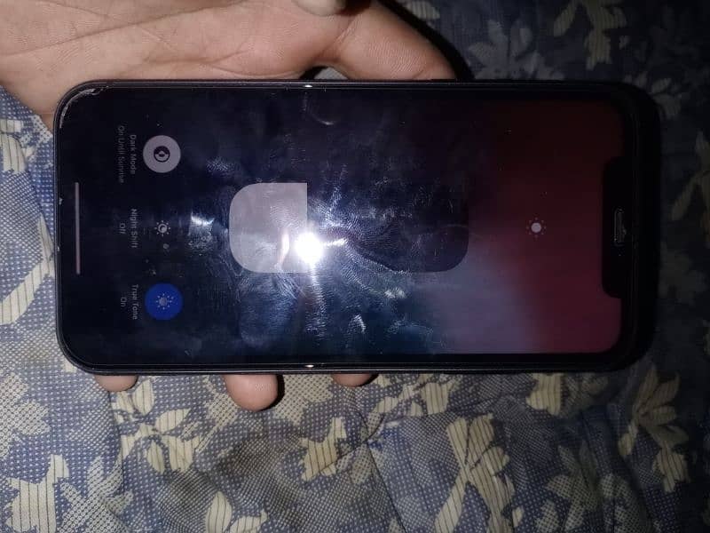 iphone 11 jv 64gb all okay Hey koi screech nai Hy only serious Byers 5