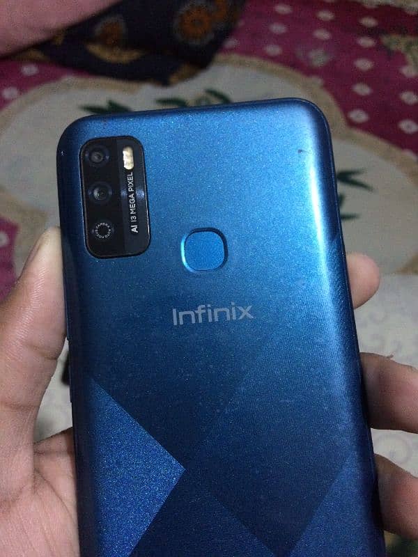 infinx hot 9 play 4+64 with box charge. 1