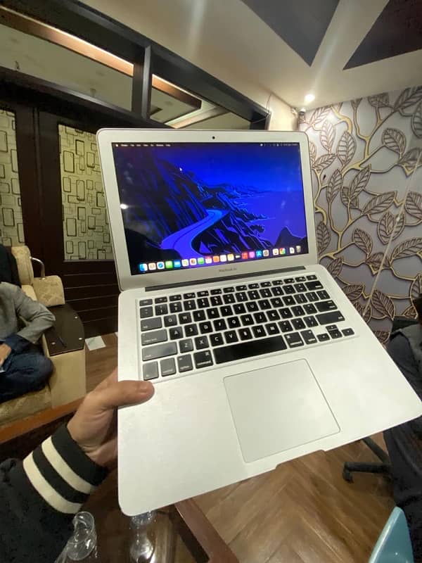 Mac Book Air Core i5 1