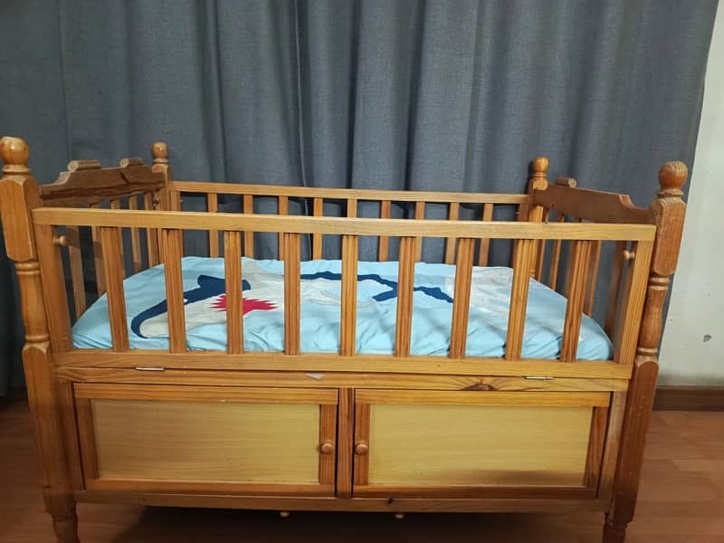 wooden cot 0