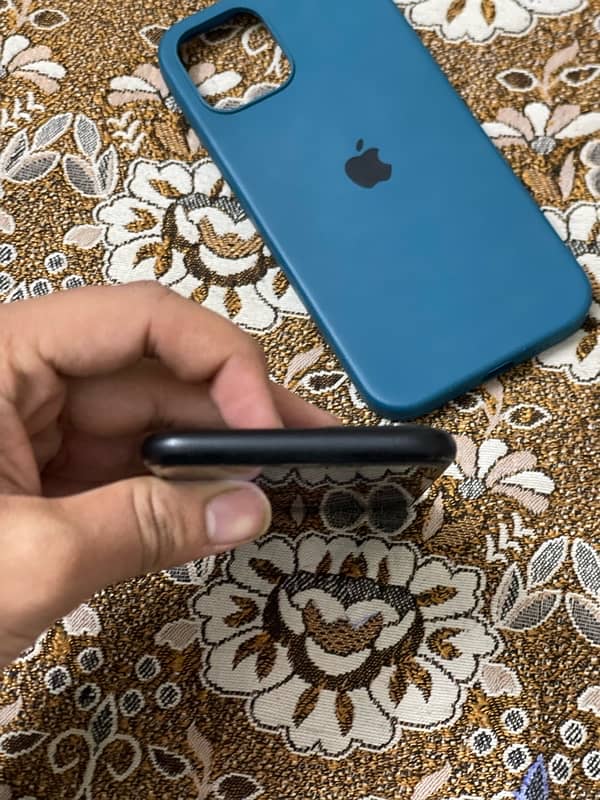 Iphone 11 pro 64 GB All ok working 82 battery health 1